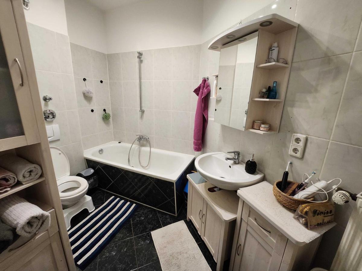 One Private Room Available In A Two Room Apartment In Tegel, 柏林 外观 照片